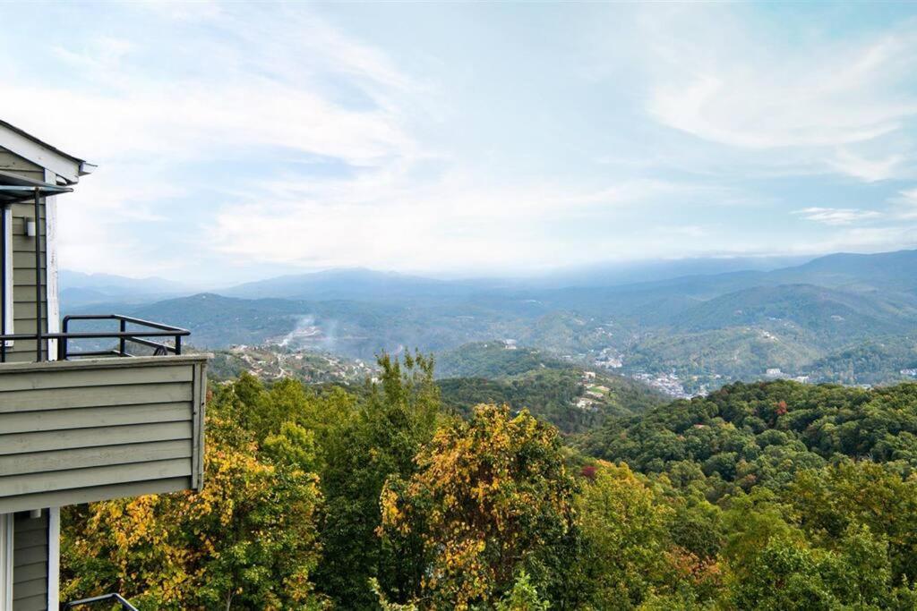 Spacious Gatlinburg Condo With Million Dollar Mountain Views Exterior photo