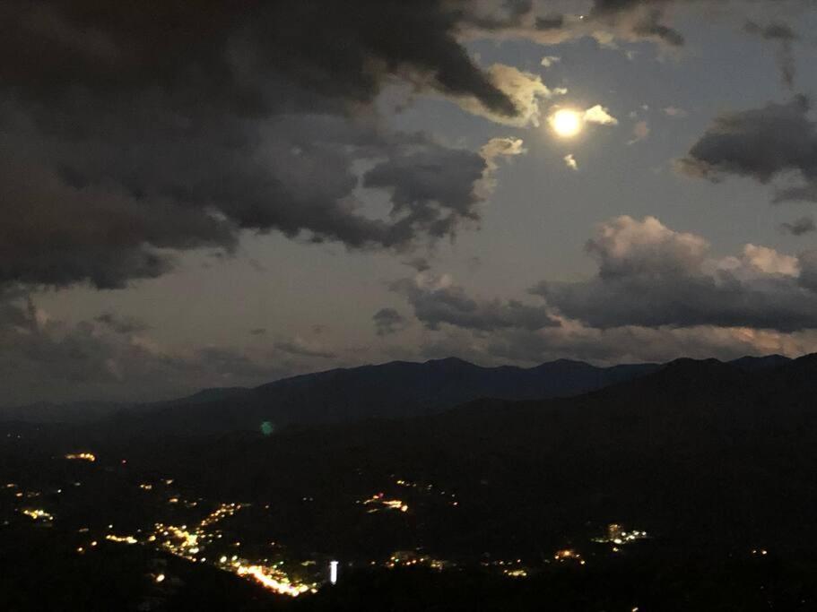 Spacious Gatlinburg Condo With Million Dollar Mountain Views Exterior photo